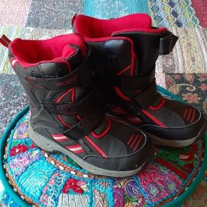 Boys snow boots size 3